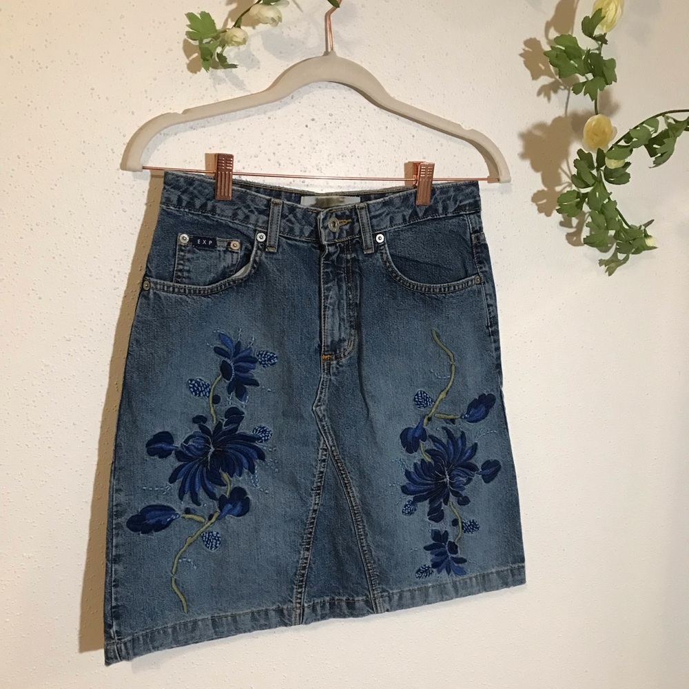 Express Bleus Flower Embroidered Denim Skirt